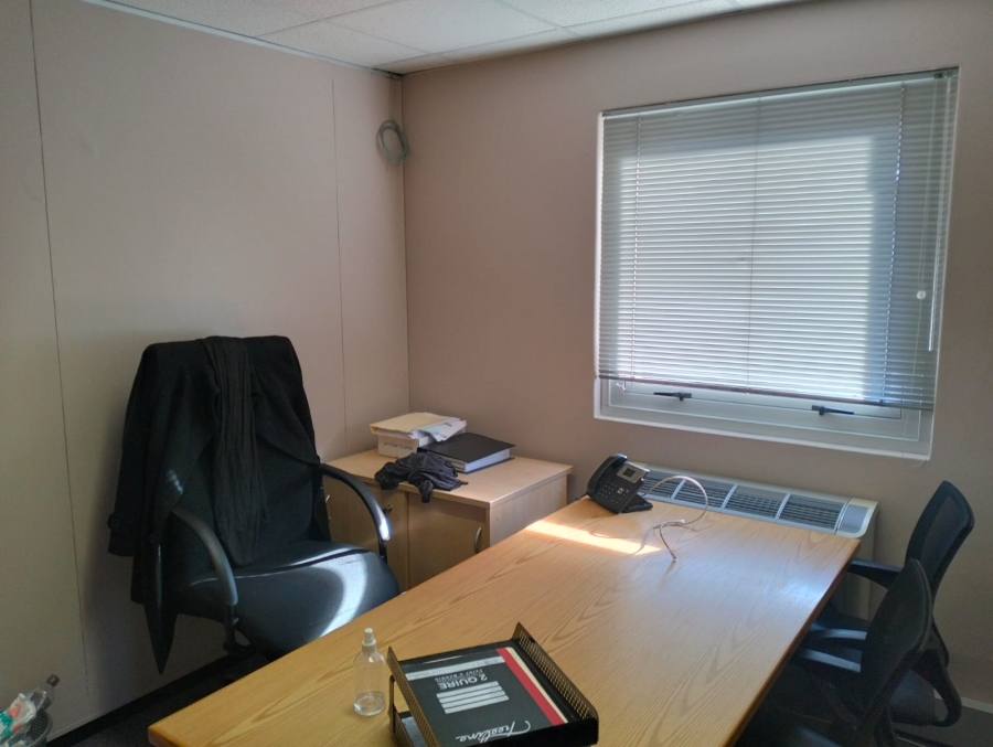 To Let commercial Property for Rent in Rosenpark Western Cape